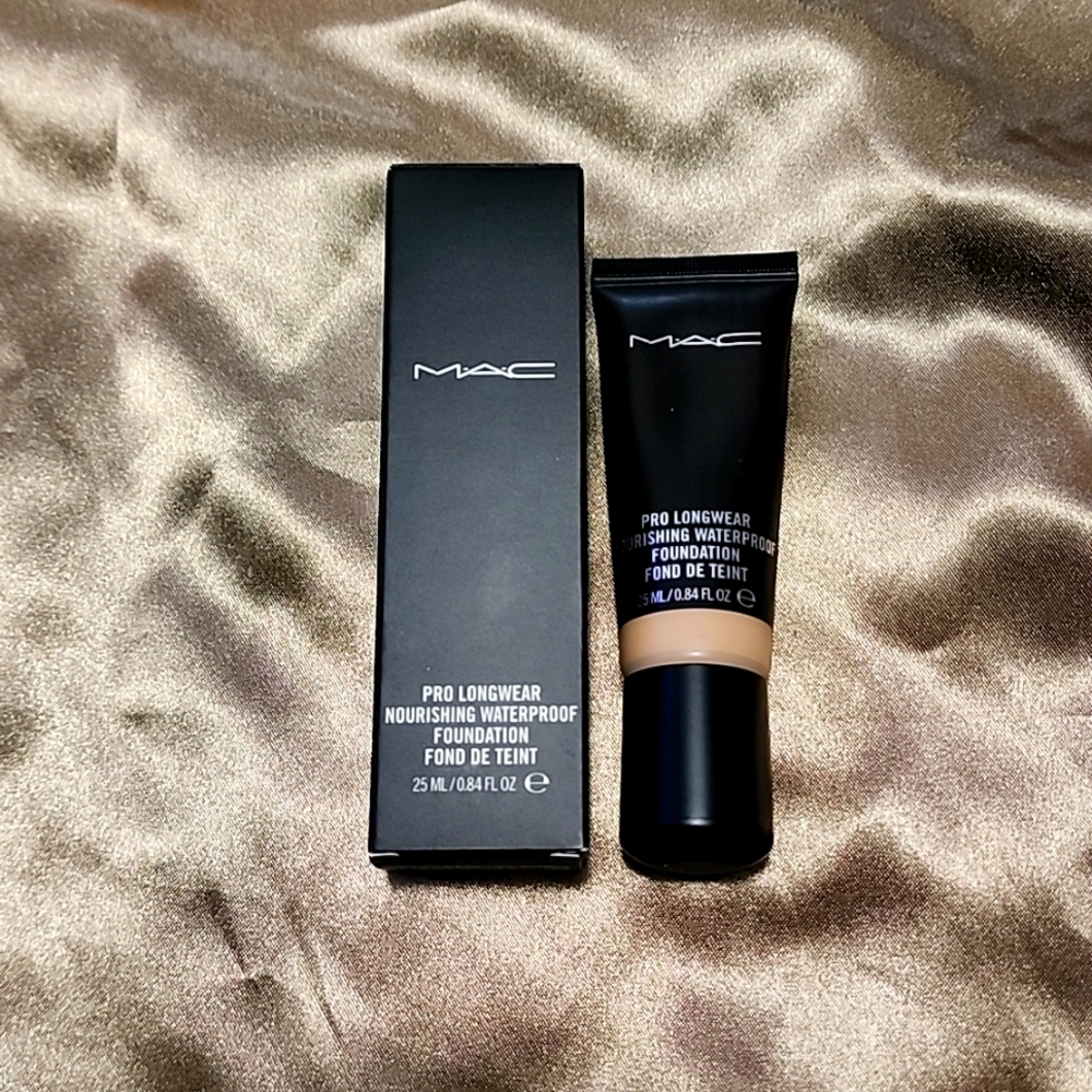 MAC Pro Longwear Norishing Waterproof Foundation